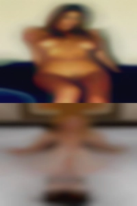 Moonlight nude woman is the best light.